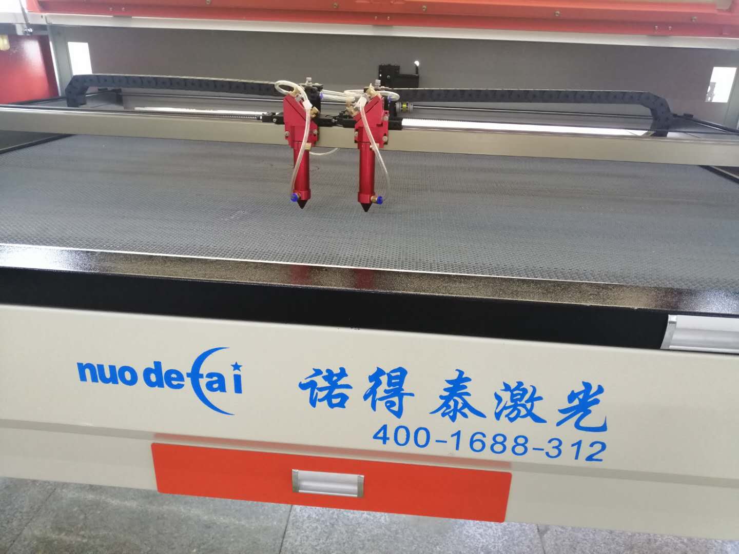 卡紙用激光切割機(jī)加工一個(gè)特點(diǎn)在哪里？