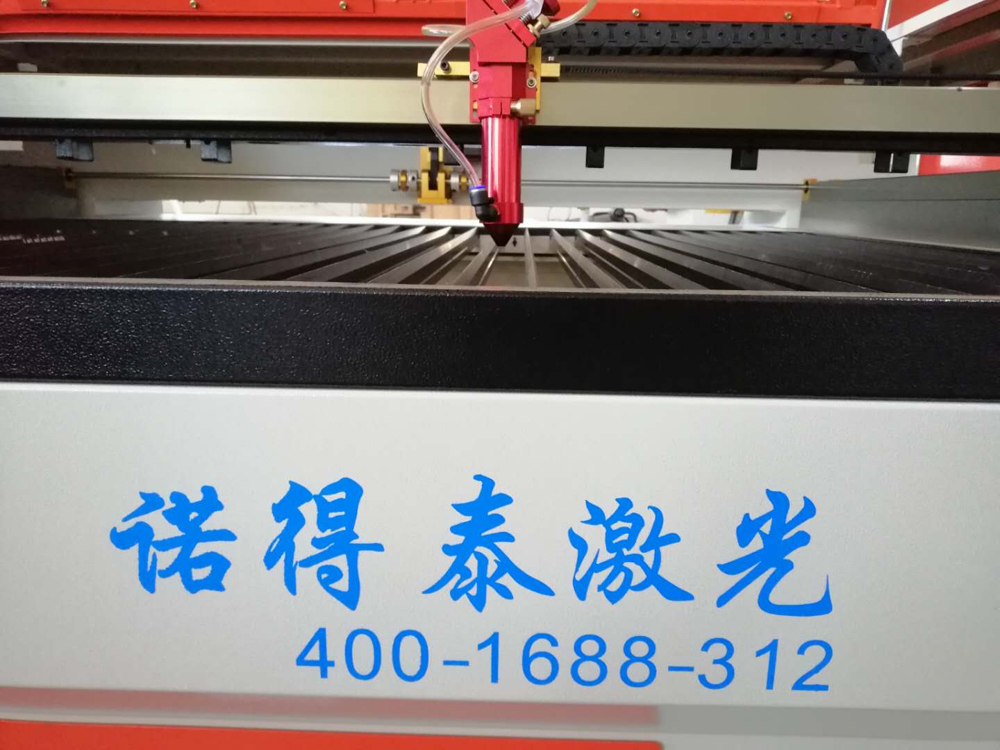 應(yīng)用于光伏行業(yè)光伏板激光切割機(jī)價格多少錢一臺？