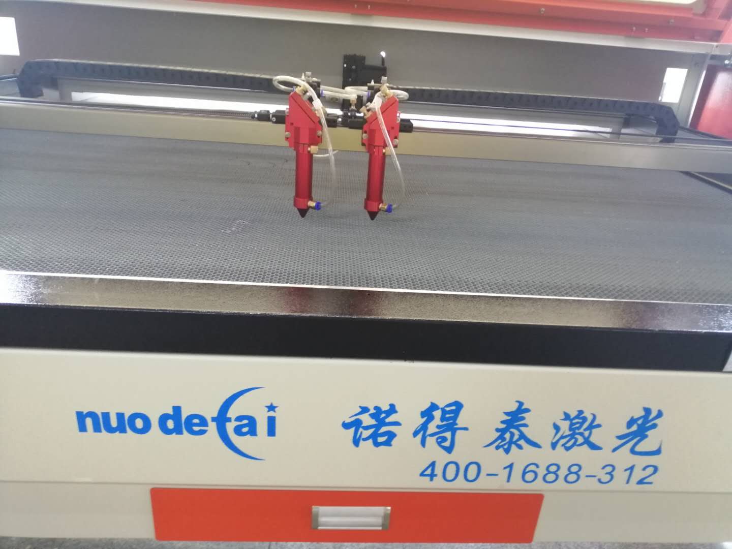 關(guān)于激光切割機切割布料會發(fā)黃是什么原因？