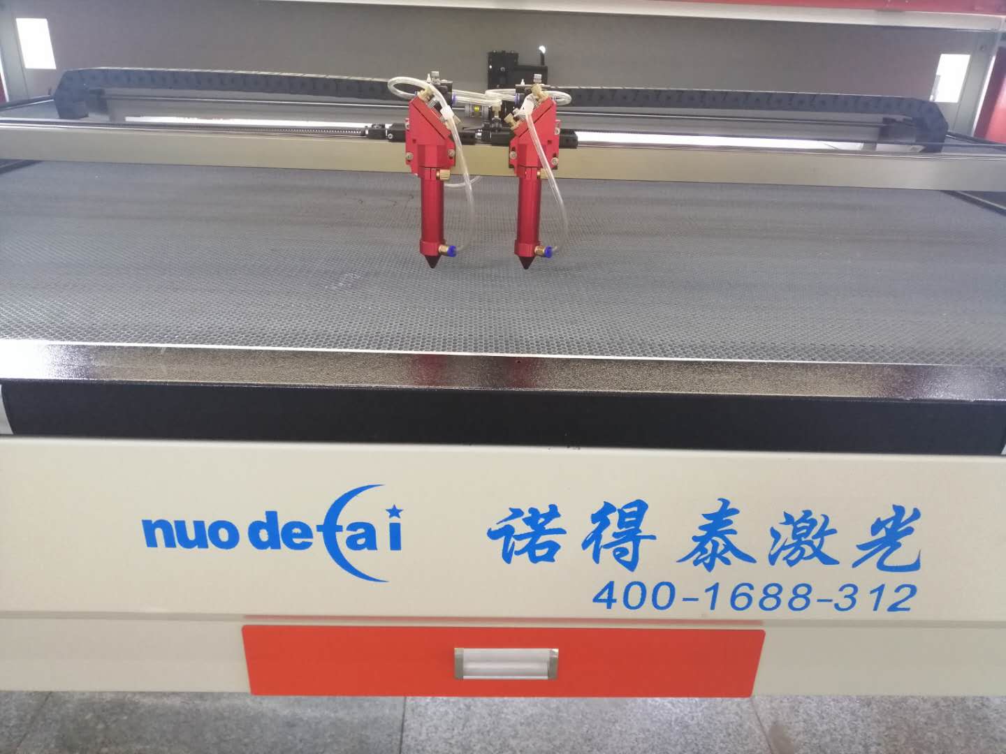 隨著薄膜開關(guān)需求不斷減少，使用激光切割機(jī)在不斷下降